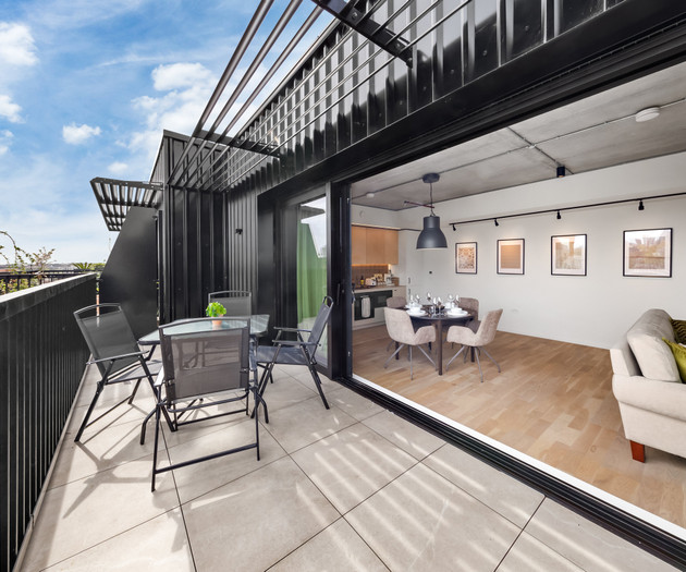 Penthouse Apartment with City Views, Parking + 2BR