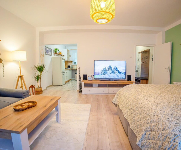 Cozy Little Apartment in Old Tw