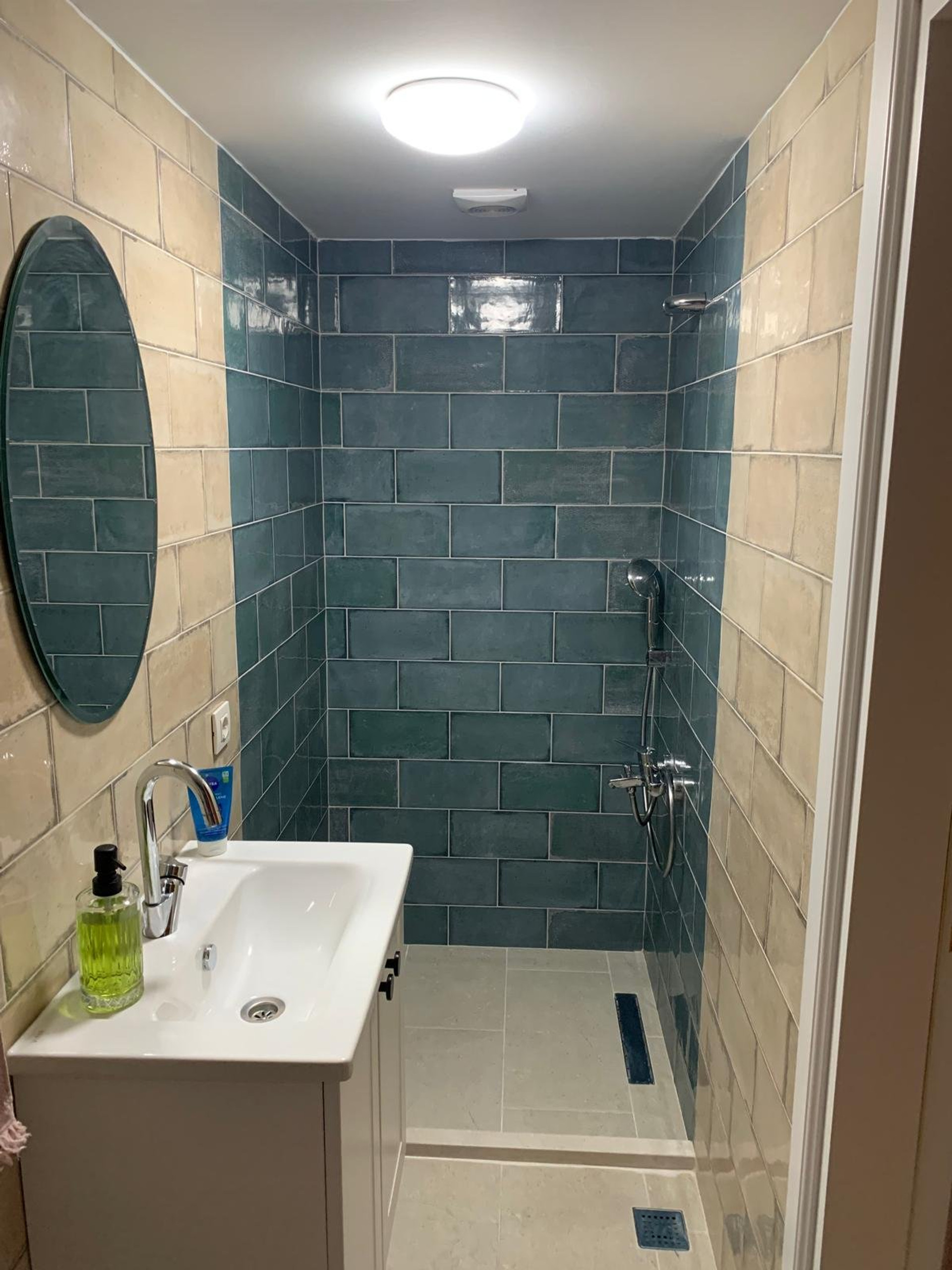 Bathroom 2 with teal tiled shower