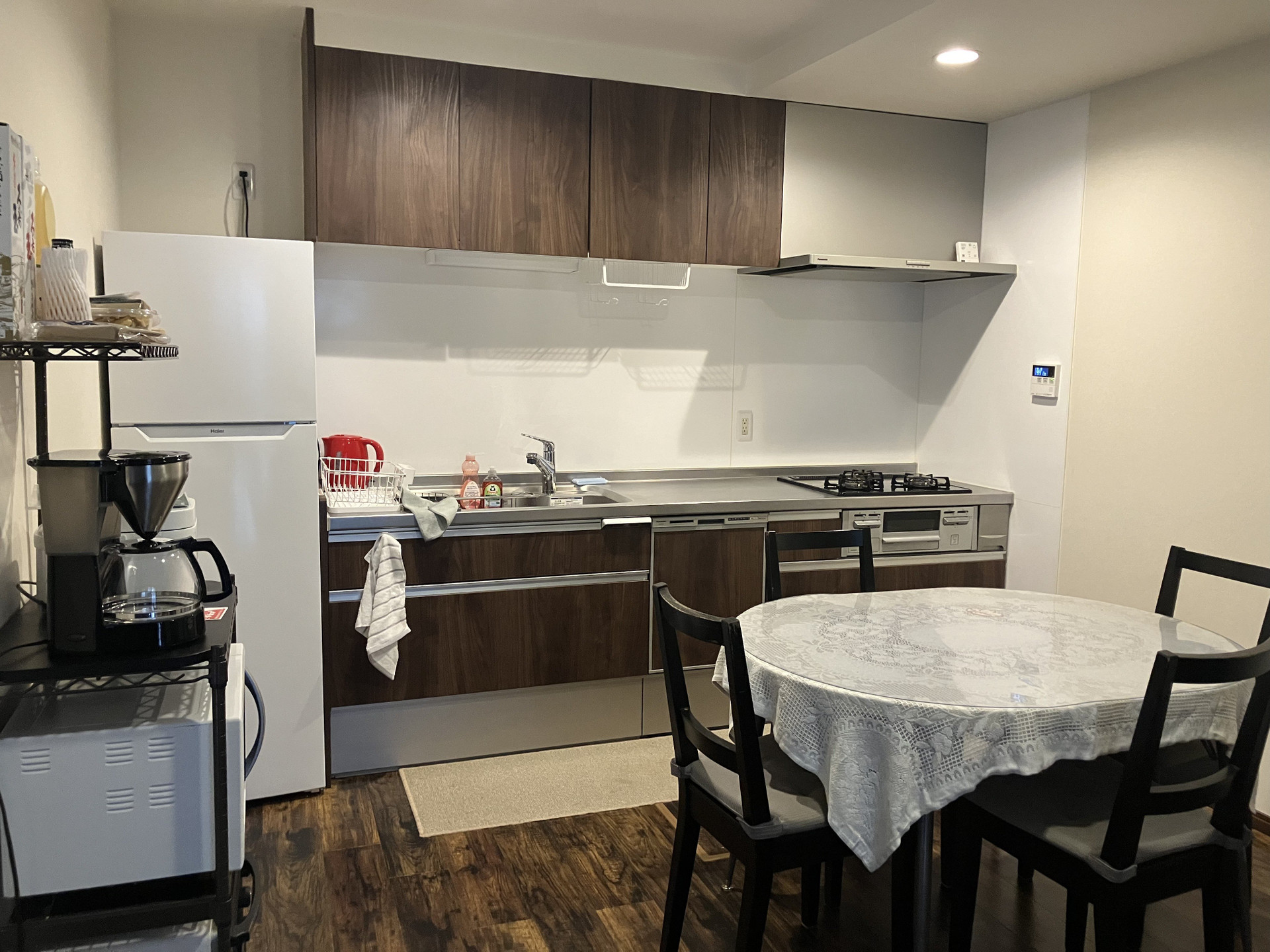 Kitchen with dining table