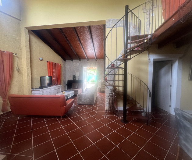 4T House with a camin, big pool + BBQ place