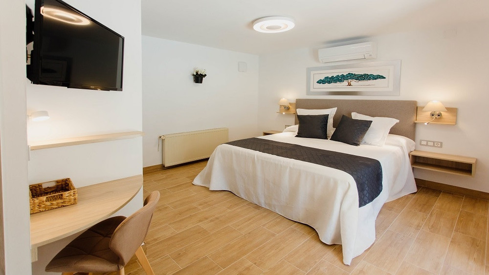 Boutique Suite: Kitchen, King (180), A/C, Pool preview