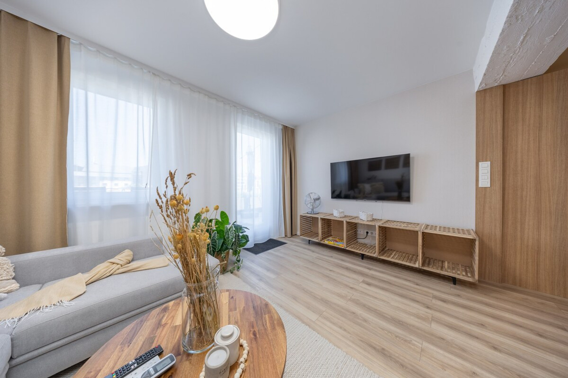 Living area image 3