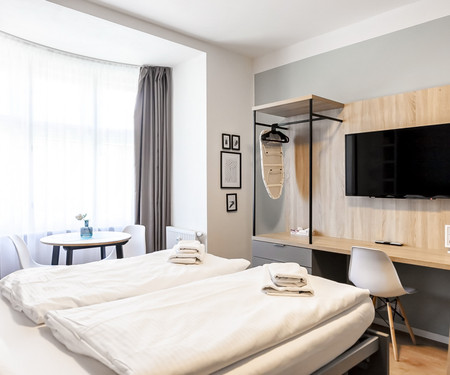 Honest SMICHOV- Studio with wall bed