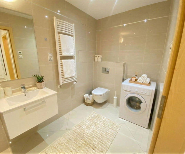 Modern Renovated Apartment with Balcony