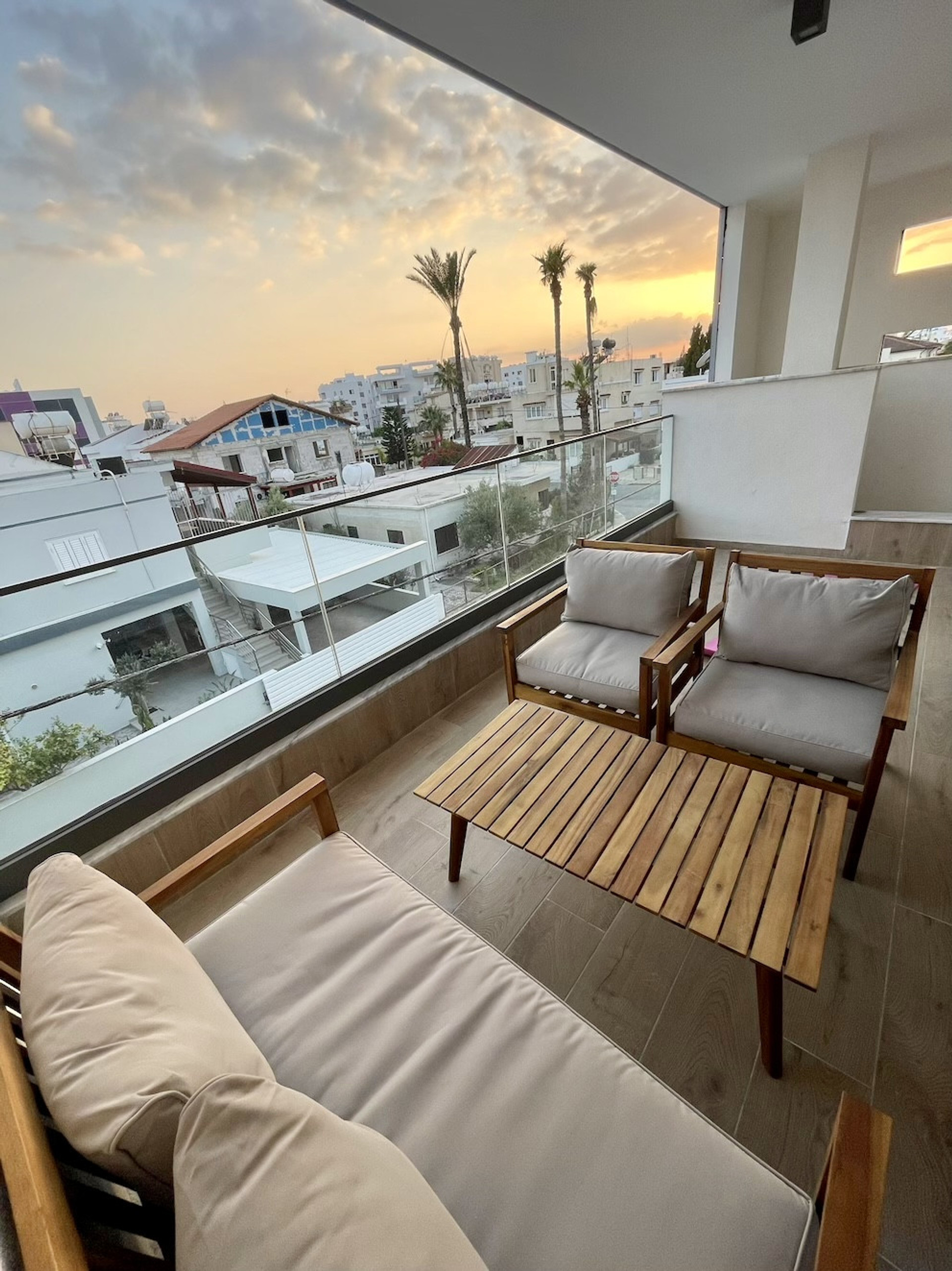 Balcony no. 1/2 (2nd floor), very sunny & quiet!
