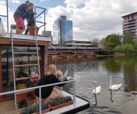 Houseboat Bonanza - A unique experience in Prague