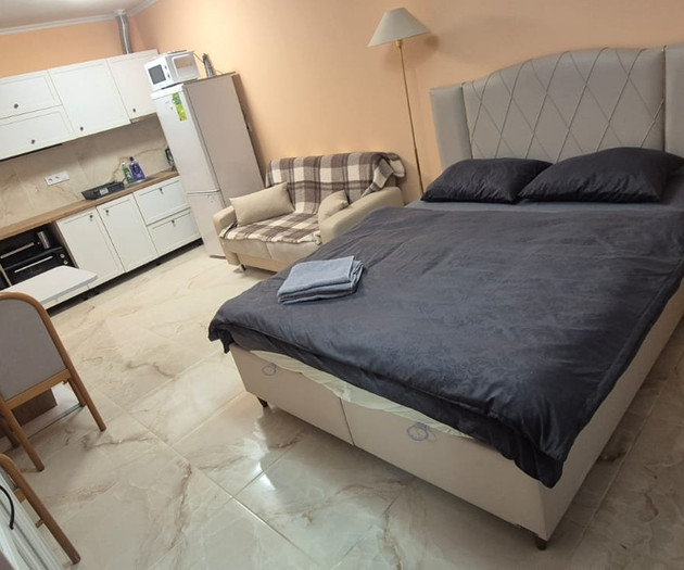 Light studio with balcony close to sea and center