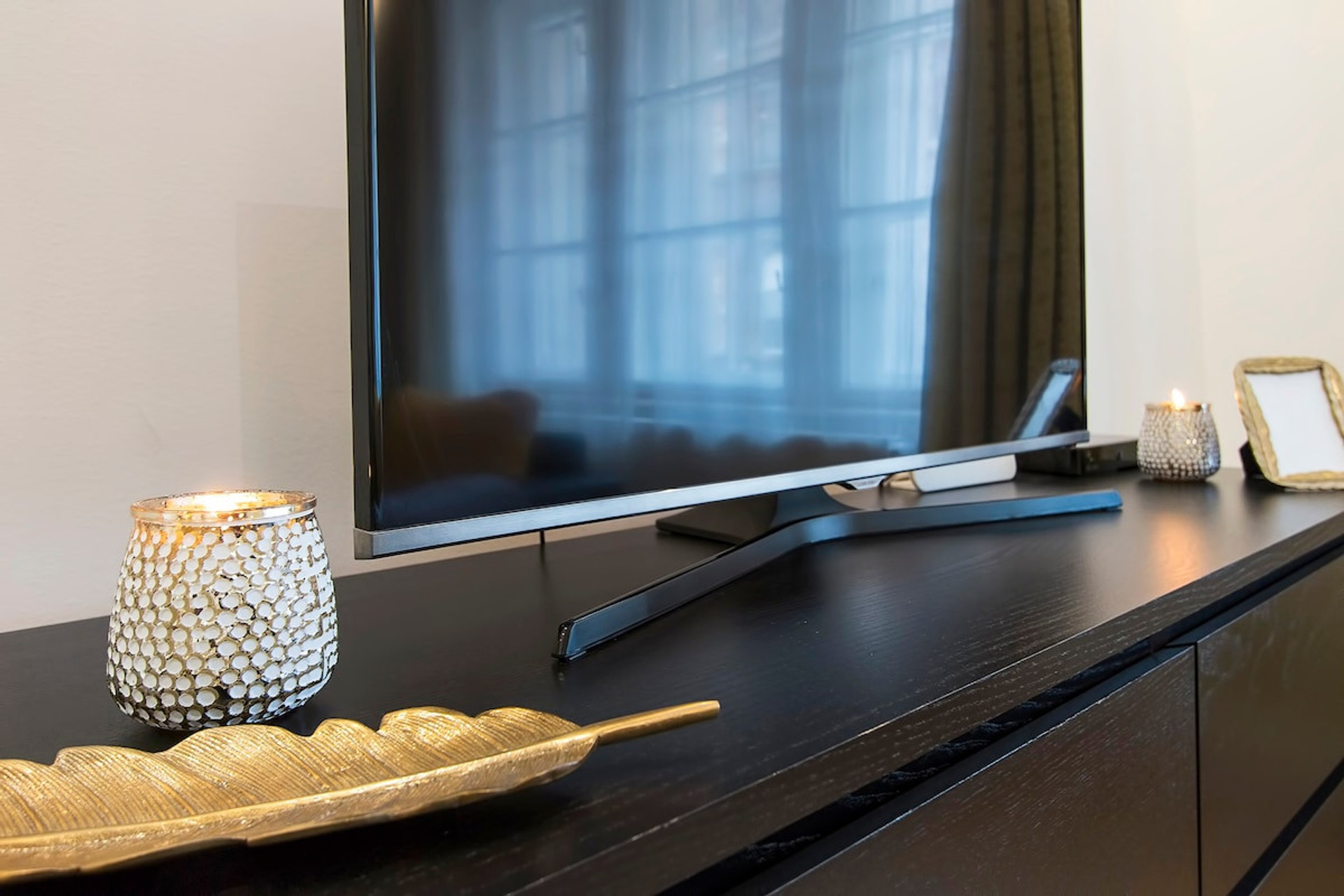 Living room image 1