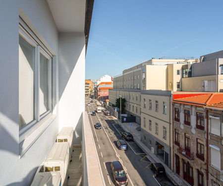 Fantastic Contemporary Flat w/ Balcony