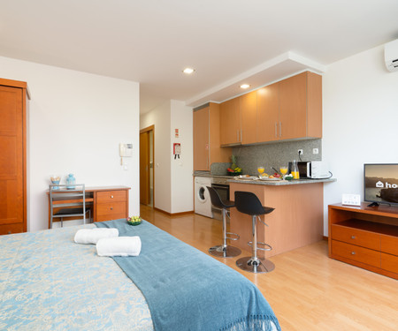 Central Roomy Flat | Terrace