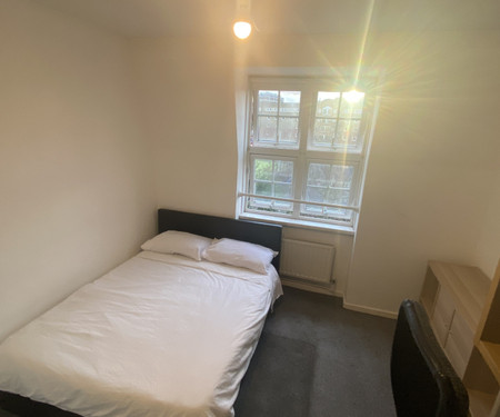 Spacious Room in Borough / London Bridge