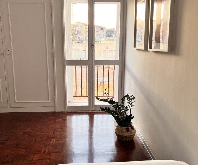 Cozy & Fully Furnished Blue&Red Room in Lisbon