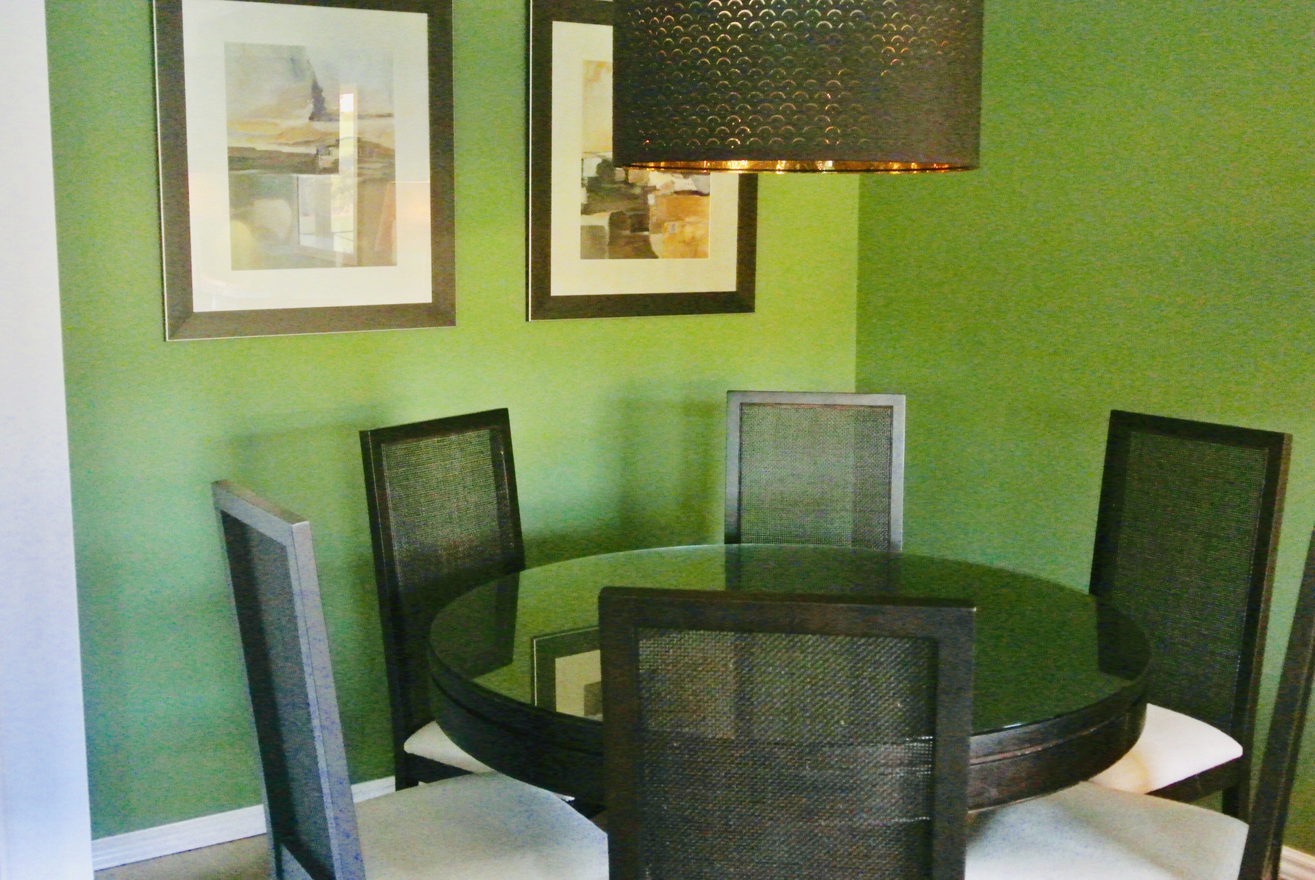 Dining Area with table for 6 persons