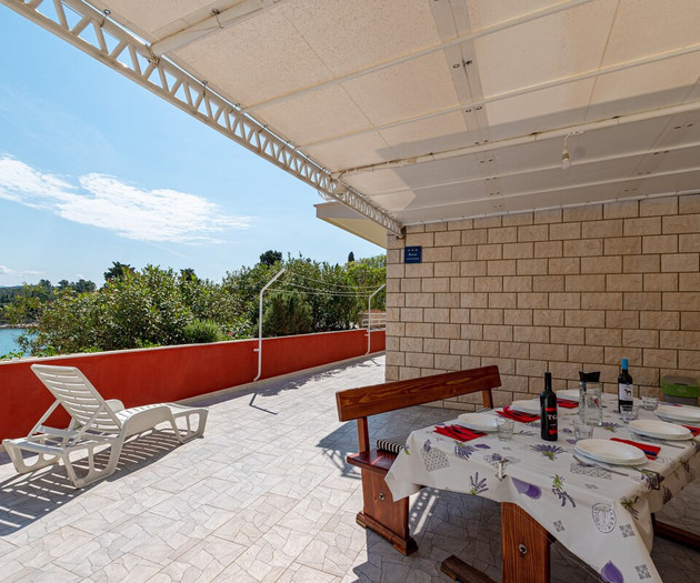 A1 apartment next to the beach, with the sea view