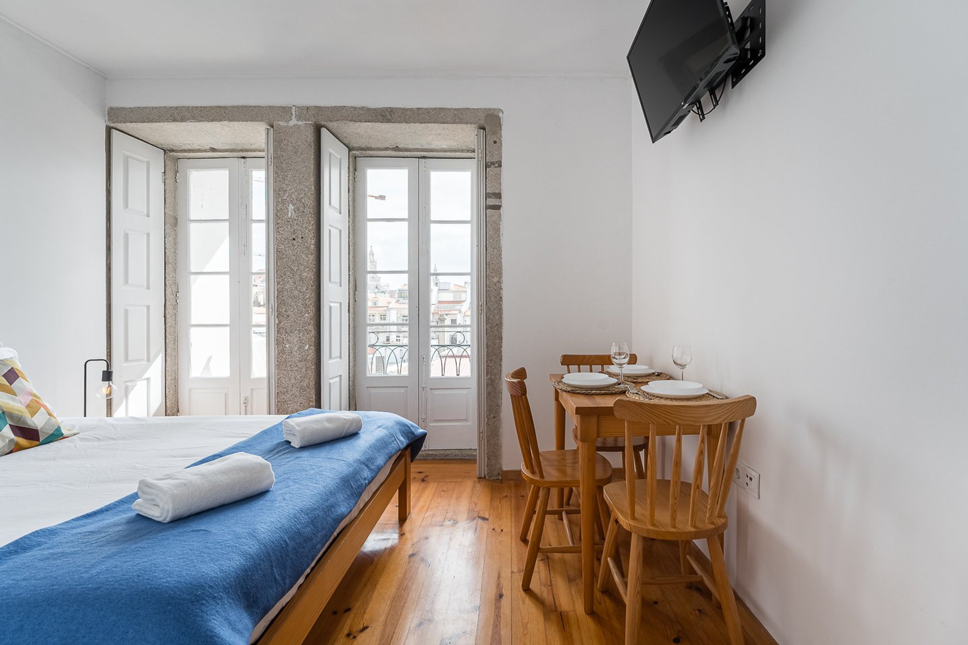 Studio room with dining table