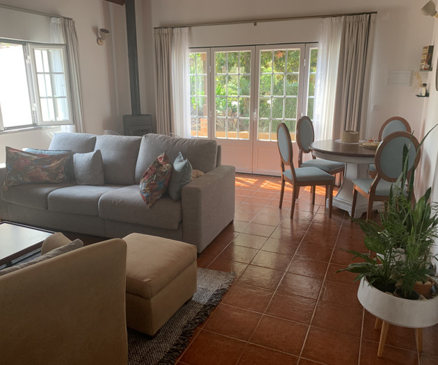 Furnished 1-Bedroom Retreat Near Óbidos | All-Incl