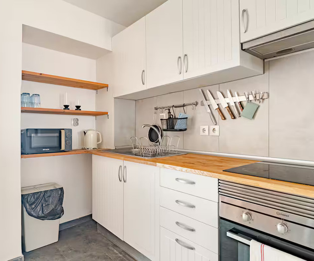 Bright 2-Bedroom Apartment with Terrace near Rato