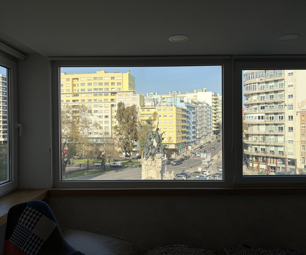 Bright Room with Workspace & Private Bathroom – En