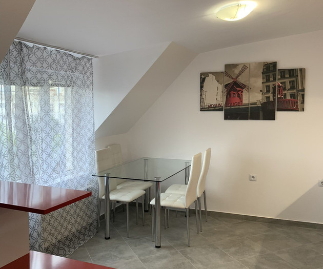 Stylish 1BR near Centre