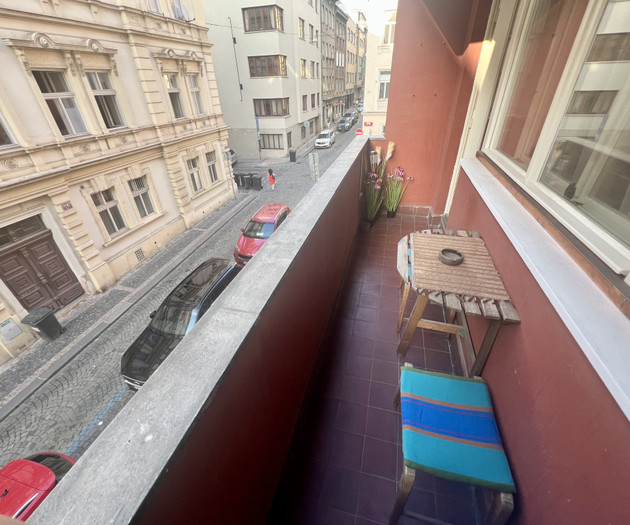 Útulný byt 1+1 u Karlova náměstí s balkónem