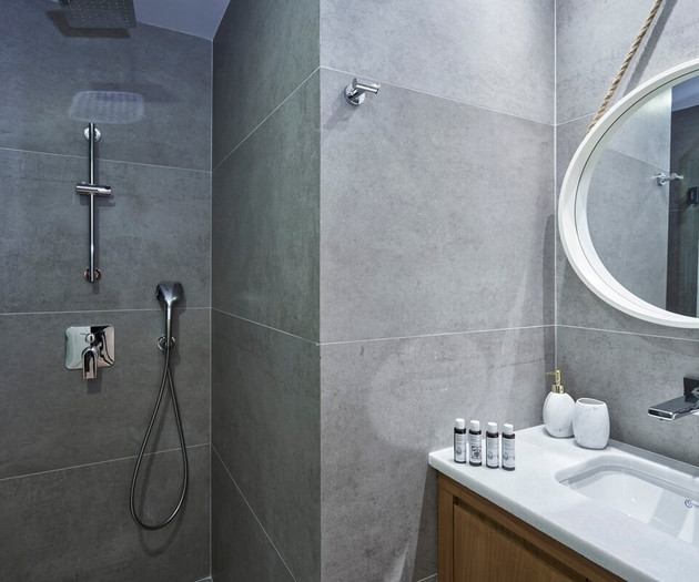 The ensuite bathroom