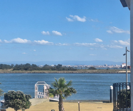 Quiet flat w/ balcony view of the Aveiro lagoon