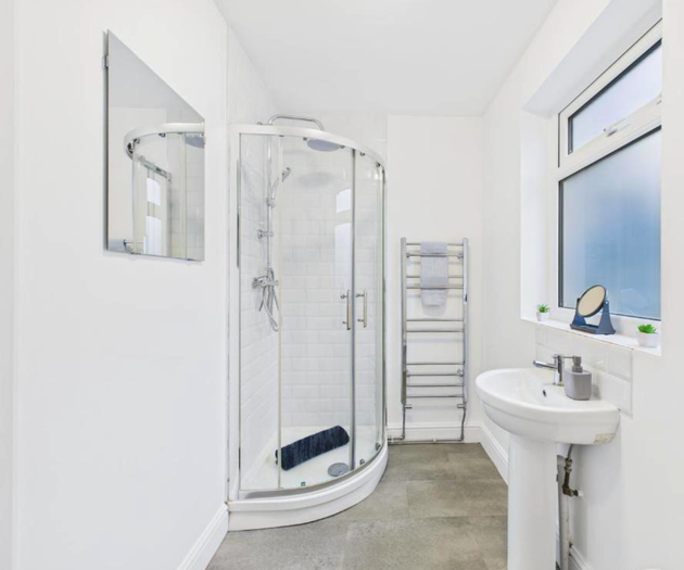 Ireton Park | 4-bed House with 2 Baths & Parking