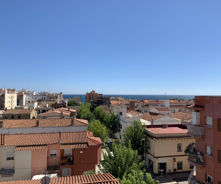 Practical apartment w balcony near beach and train