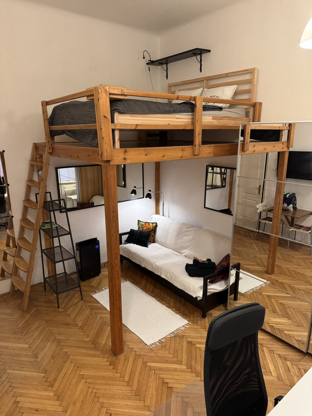Small apartment, near Nyugati station preview