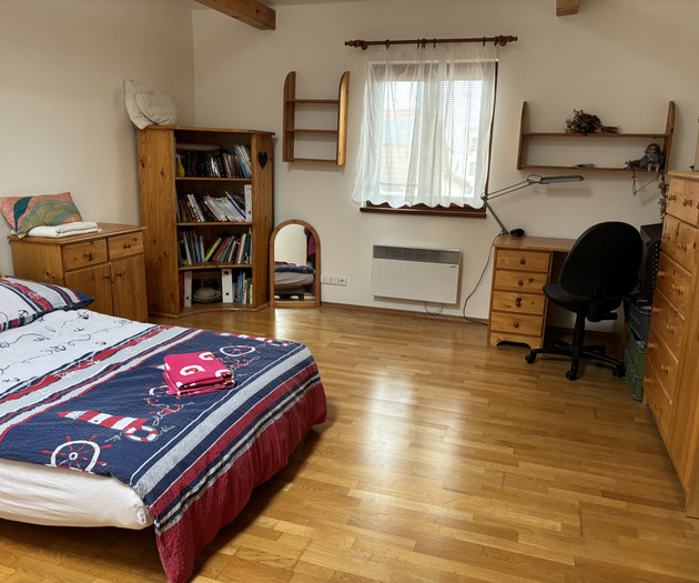 Vybavený byt 2+1, 82m2 v rodinném domě ve Slivenci