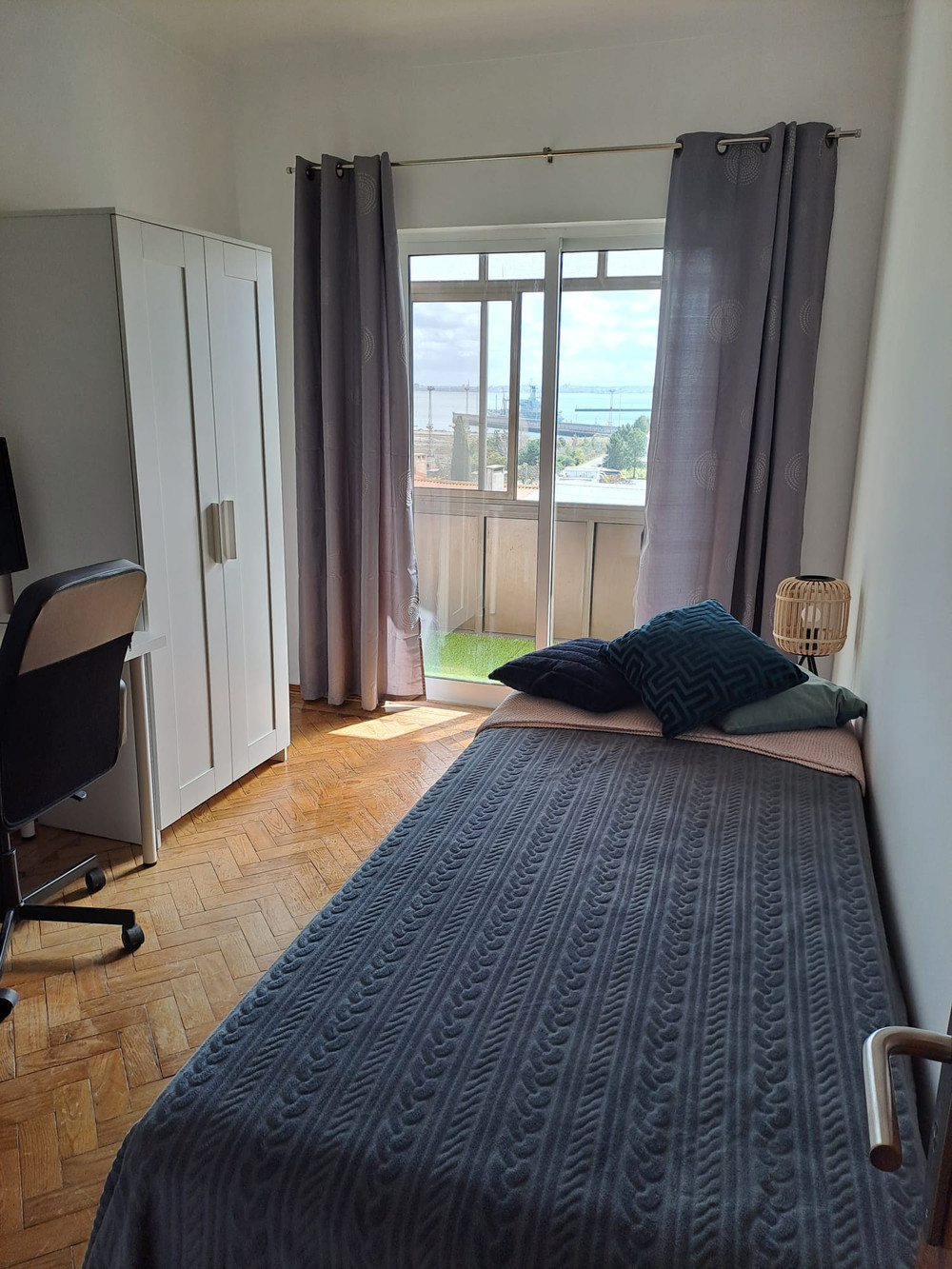 Single room with Amazing river view ! preview
