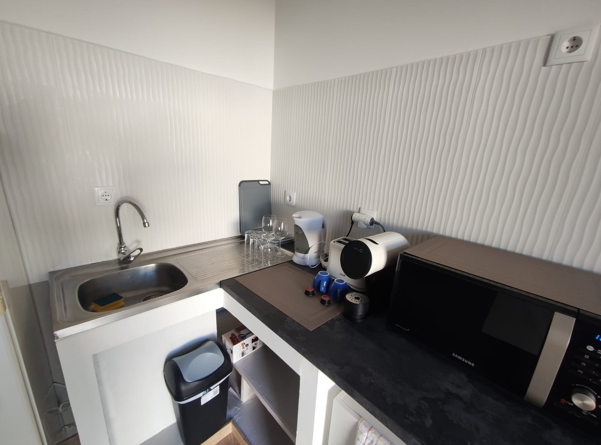 Kitchenette with sink and appliances
