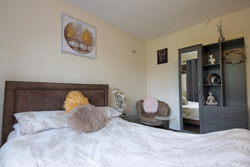 Stylish Five star rated apartment preview