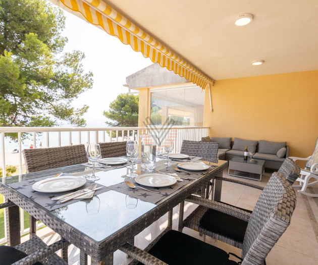Arena, Beachfront Apartment with direct access to 