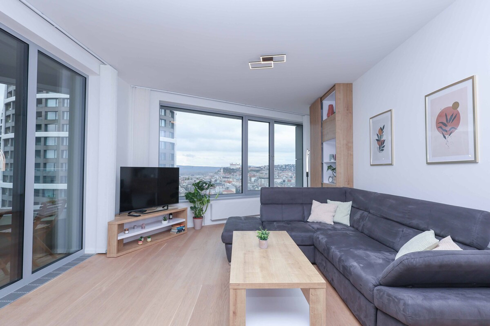 Living room image 4