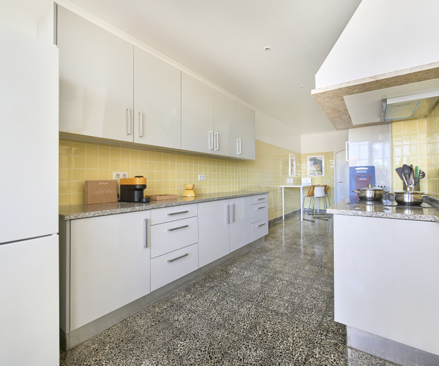Room 1- Av. Barbosa du Bocage 52 3