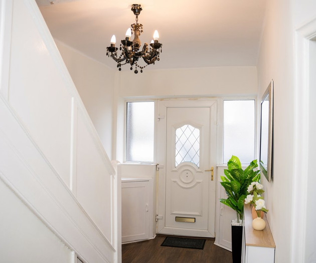 Modern & Spacious 4-Bedroom Residence in Crumpsall