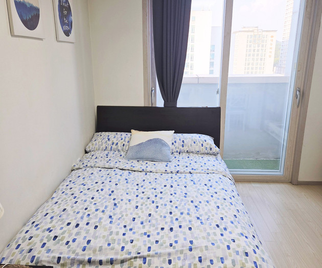 Ansan Balcony Apartment with Kitchen & Washer