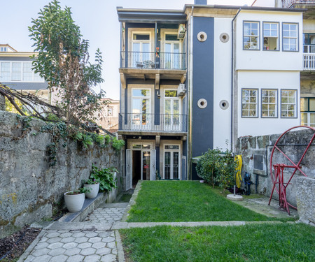 Stylish Wooden Flat w/ Balcony