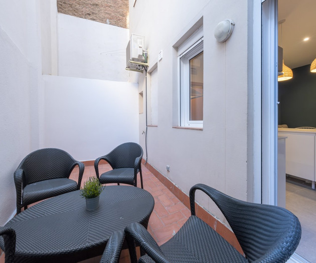 2-Bedroom Apartment Near Sants & Camp Nou