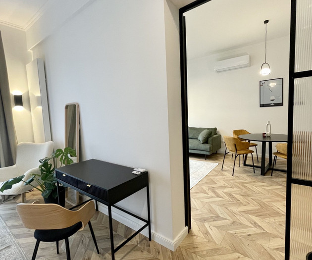 Designer 2BR Apartment near Parliament