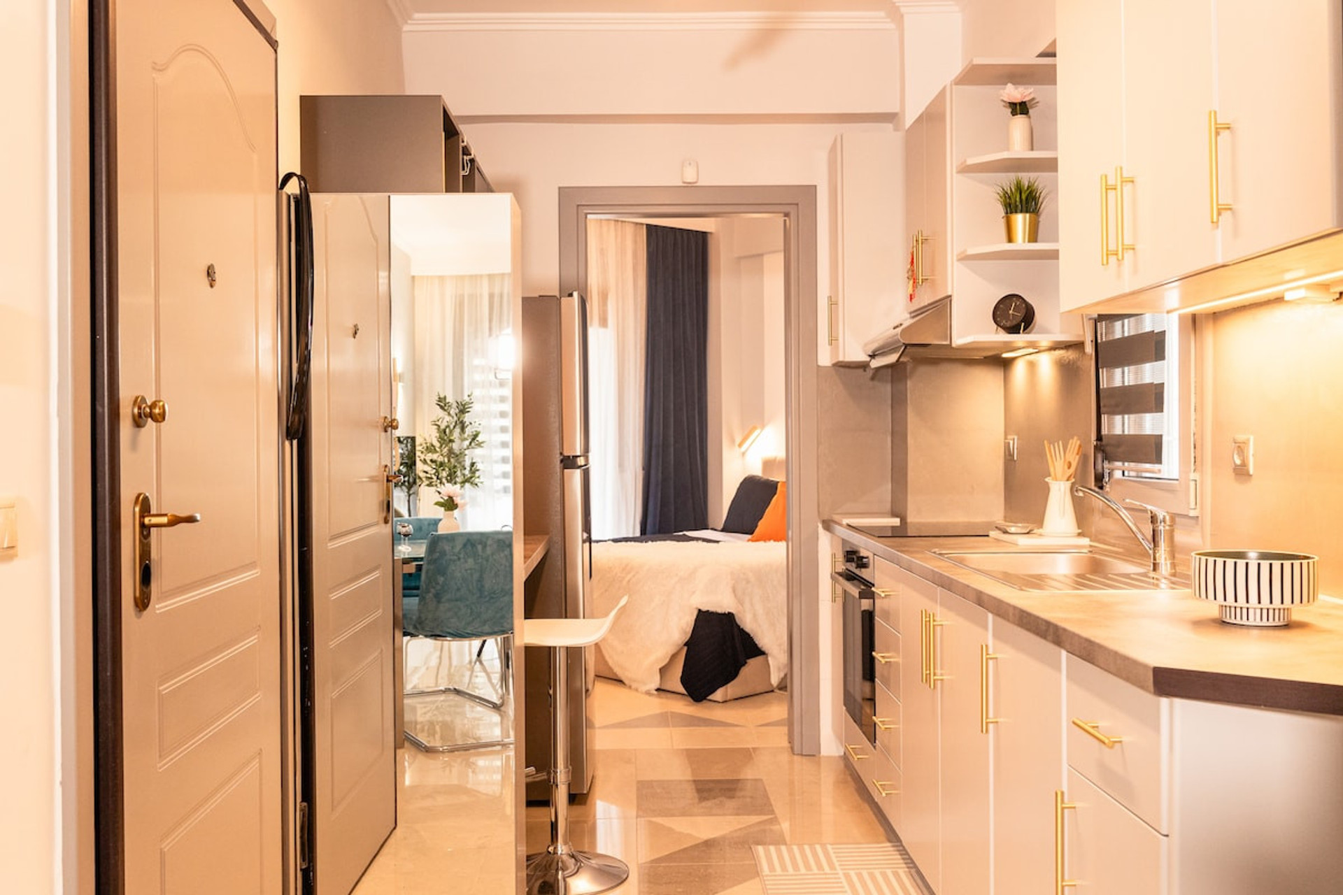 Full kitchen image 1