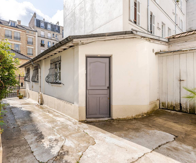 Tiny house in the Center of Paris