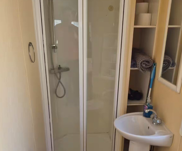 Cozy 2 Bedroom Place | Free Parking | Pet Friendly