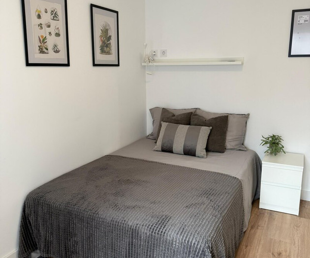 Double bedroom with private bathroom