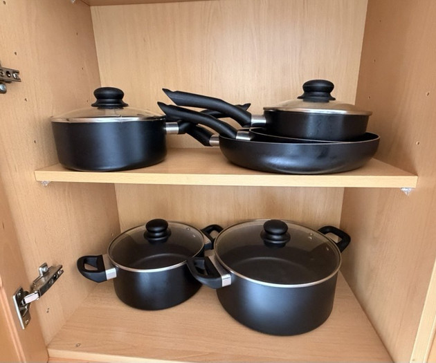 Kitchen cabinet with cookware