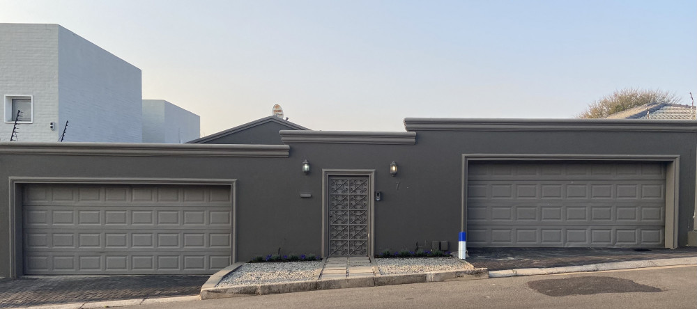 Self contained cottage, secure parking