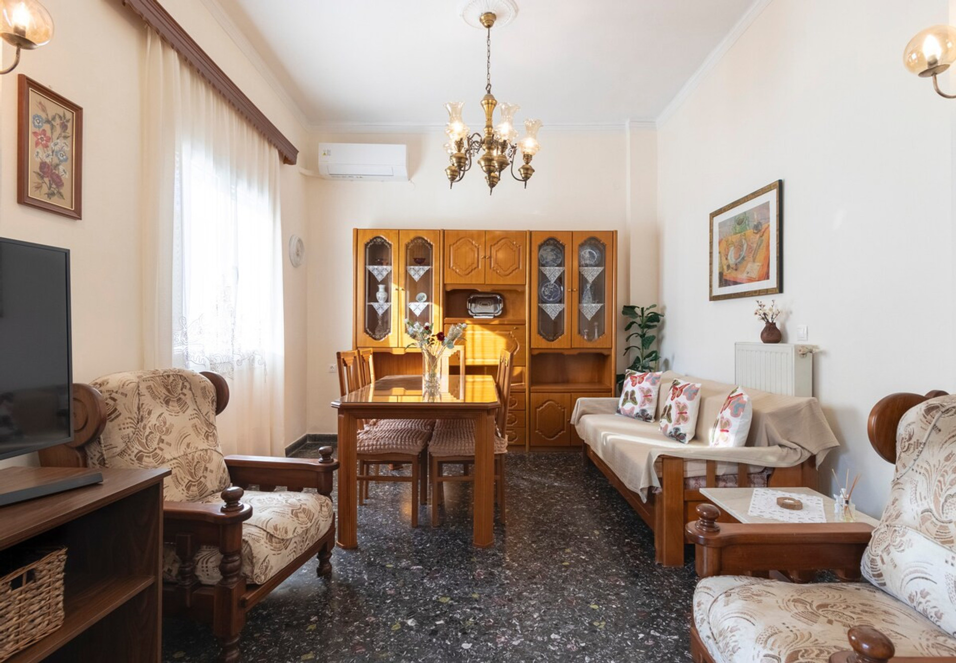Living room image 2
