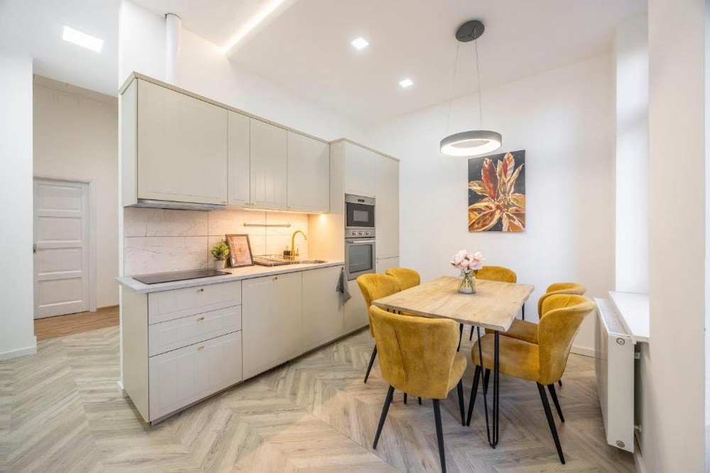 Central Located Grand Residence with 4 BEDROOMS preview